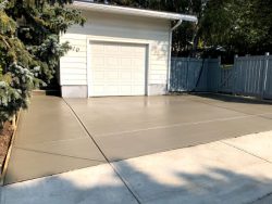2-patriarch-construction-calgary-concrete-contractors-brentwood-driveway-brushed-sidewalk-garage-pad-after-2