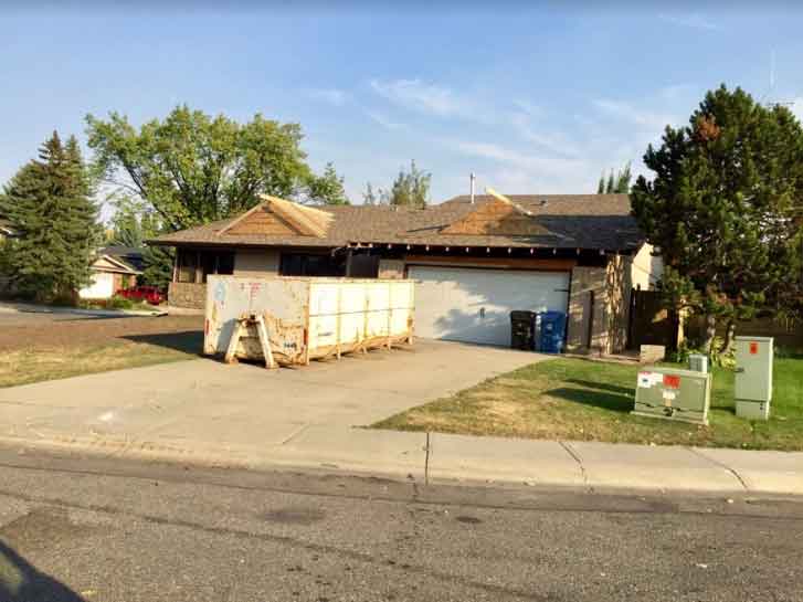 7-patriarch-construction-calgary-concrete-contractors-lake-bonavista-driveway-brushed-breakout-before